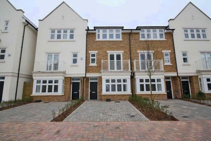 4 Bedroom Property To Rent In Emerald Square, London, SW15