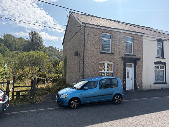 3 Bedroom End Of Terrace House For Sale In Brynlloi Road, Glanamman, Ammanford, SA18