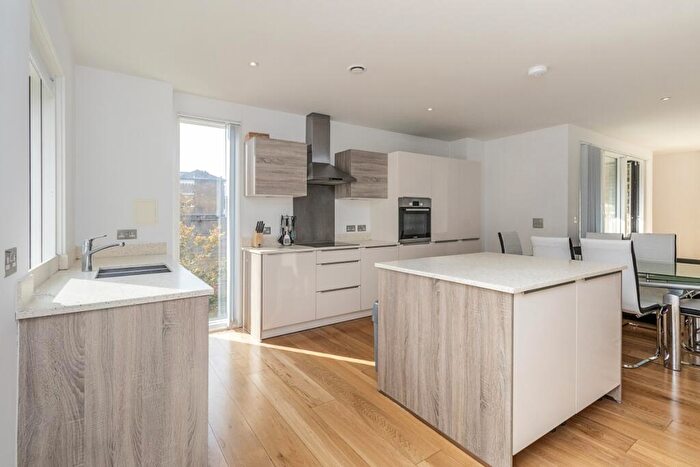 3 Bedroom Flat For Sale In Cambridge Avenue, London, NW6