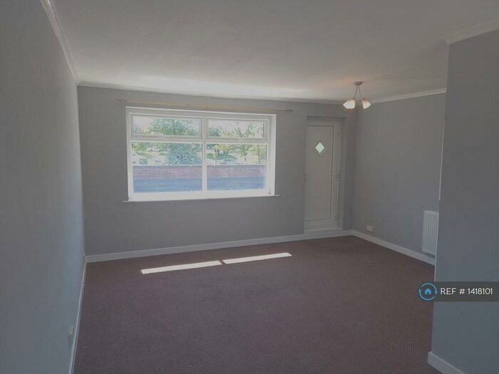 2 Bedroom Flat To Rent In Standfield Centre, Worsley, Manchester, M28