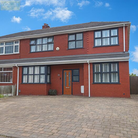 4 Bedroom Semi-Detached House For Sale In Rose Avenue, Irlam, M44