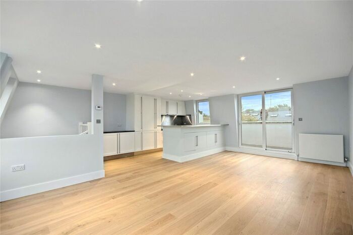 3 Bedroom Flat To Rent In Blenheim Crescent, London, W11