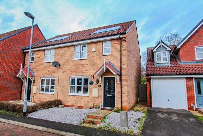 3 Bedroom End Of Terrace House For Sale In Gulliver Road, Irthlingborough, NN9
