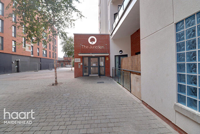 2 Bedroom Apartment For Sale In Grays Place, Slough, SL2