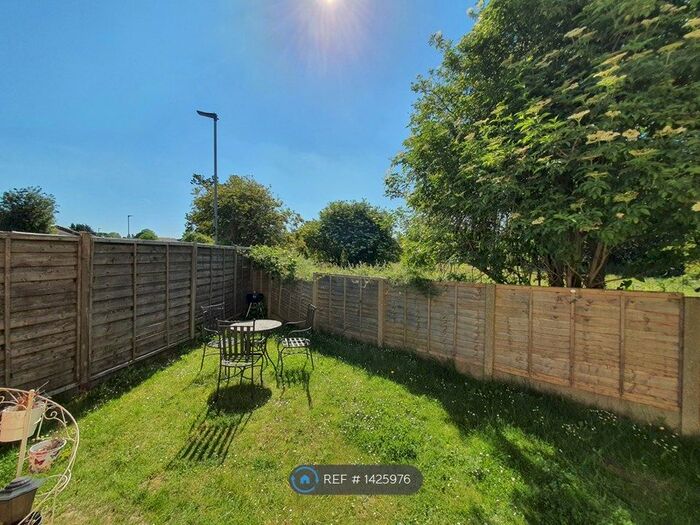 1 Bedroom Flat To Rent In Astaire Court, Feltham, TW13