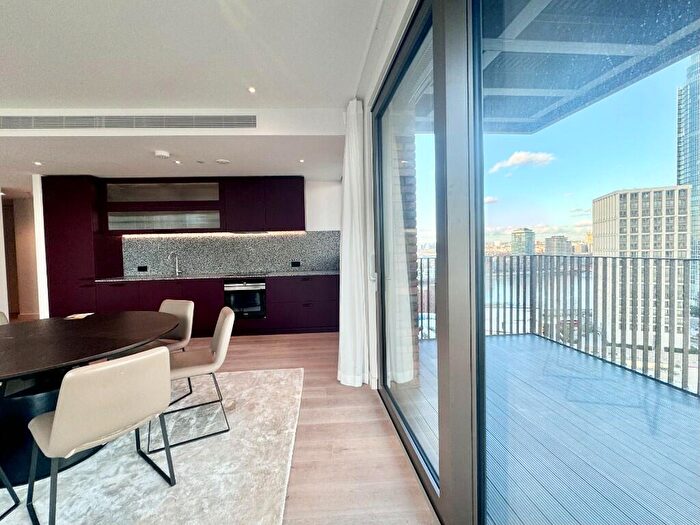 2 Bedroom Apartment To Rent In Viaduct Gardens, London, SW11
