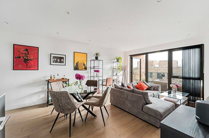 1 Bedroom Flat For Sale In Hemming Street, London, E1