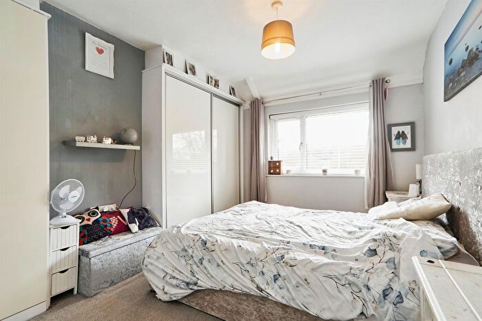 3 Bedroom Semi-Detached House For Sale In Wykebeck Valley Road, Leeds, LS9