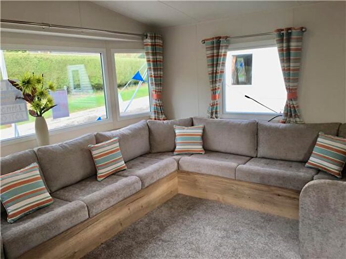 3 Bedroom Mobile/park Home For Sale In Newquay, TR8