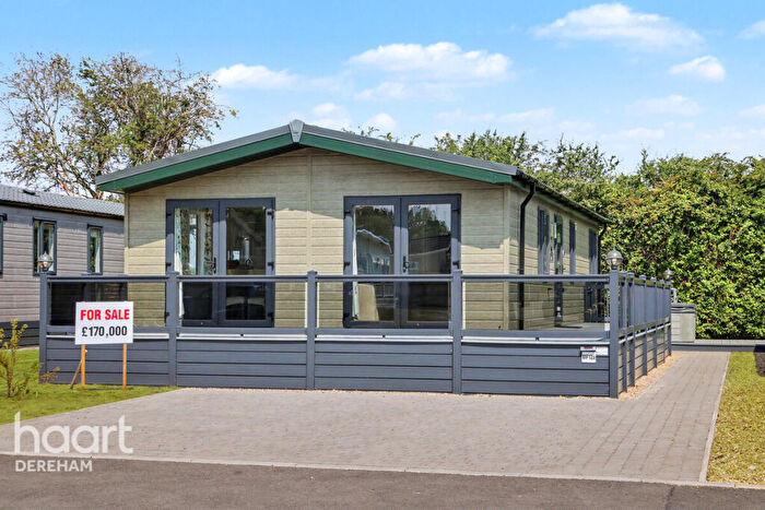 2 Bedroom Park Home For Sale In Yaxham Waters Holiday Park, Yaxham, NR19