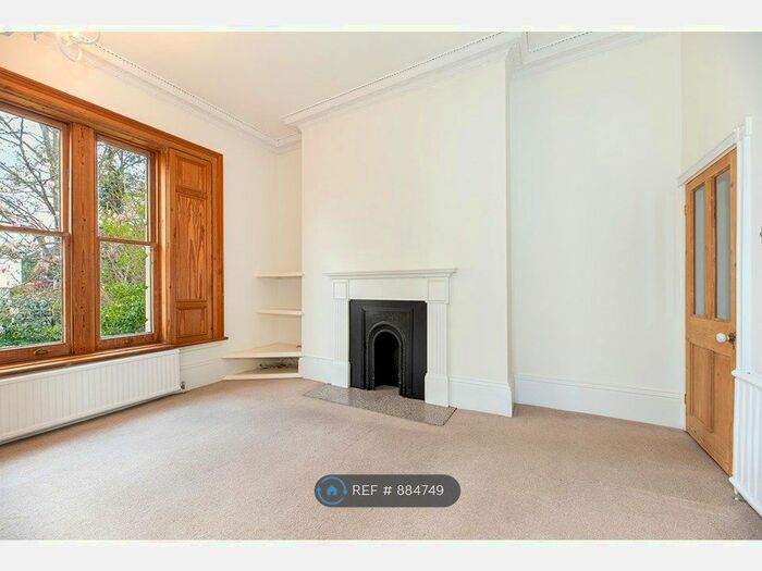 1 Bedroom Flat To Rent In Berrylands Road, Surbiton, KT5