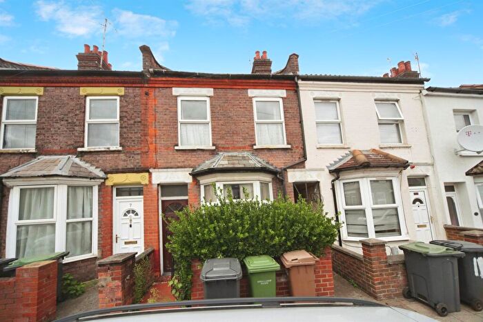 2 Bedroom Terraced House For Sale In Reginald Street, Luton, LU2