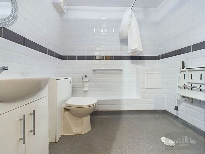 1 Bedroom Flat For Sale In Main Road, Harwich, Essex, CO12