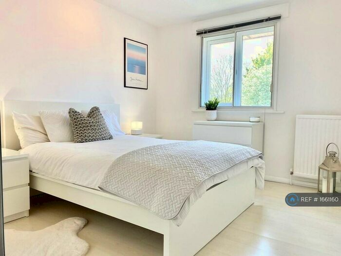 2 Bedroom Flat To Rent In Friern Barnet, Friern Barnet, N11