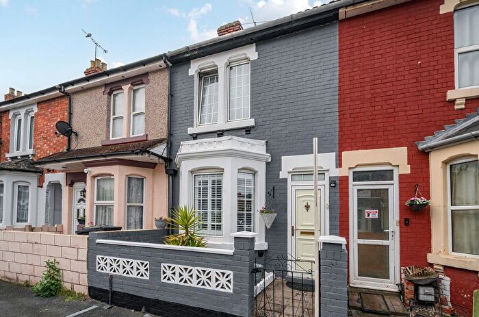 2 Bedroom Terraced House For Sale In Ponting Street, Swindon, SN1