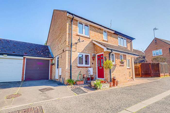 3 Bedroom Semi-Detached House For Sale In Ash Tree Court, Rochford, SS4