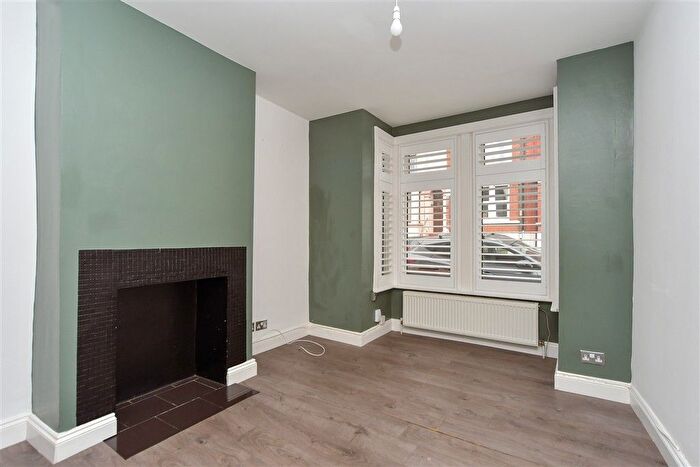 3 Bedroom Terraced House For Sale In Castle Avenue, Rochester, Kent, ME1