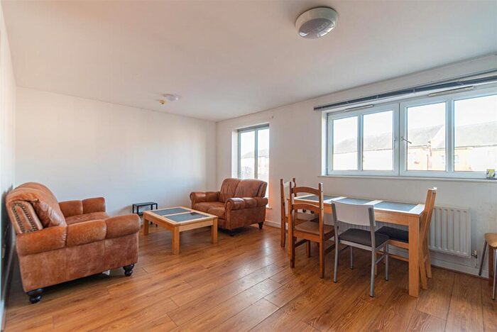 4 Bedroom Flat To Rent In Monday Crescent, City Centre, Newcastle Upon Tyne, NE4
