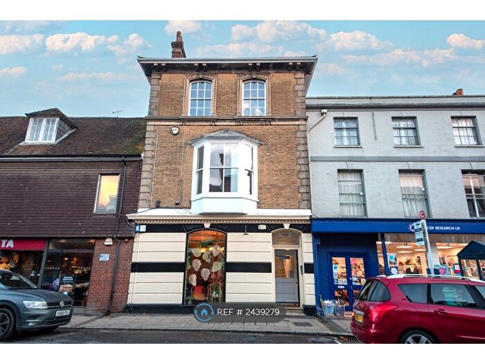 2 Bedroom Flat To Rent In Brook House, Alton, GU34