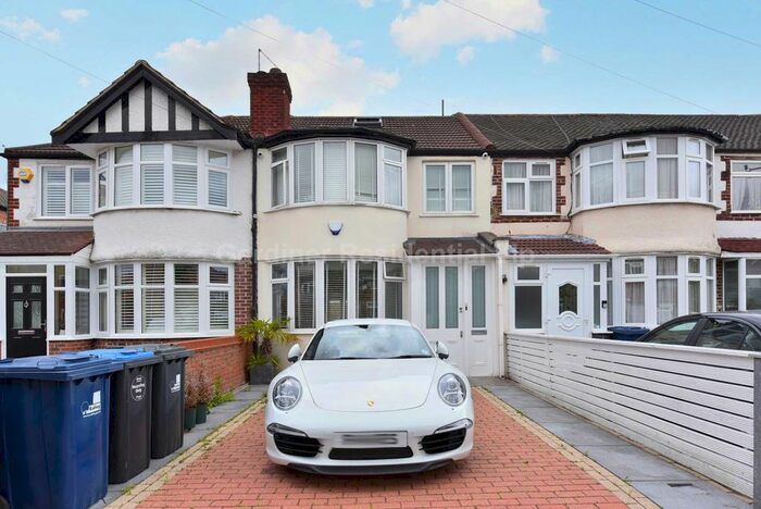 4 Bedroom Terraced House To Rent In Hodder Drive, Greenford, UB6