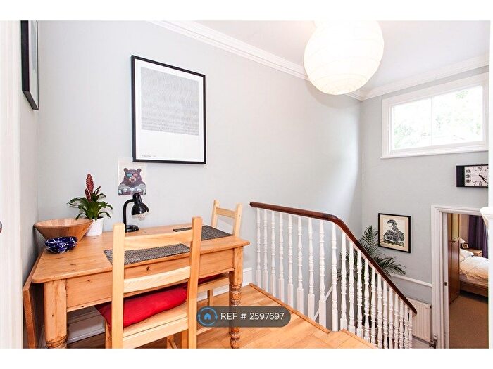 2 Bedroom Flat To Rent In Medley Road, London, NW6