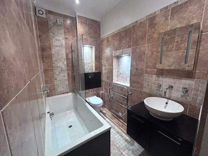 2 Bedroom Apartment To Rent In West Street, Brighton, BN1