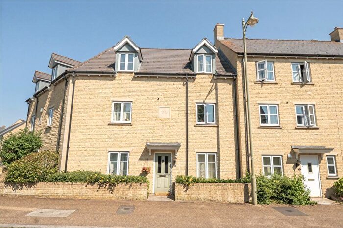 5 Bedroom Detached House For Sale In Elmhurst Way, Carterton, OX18