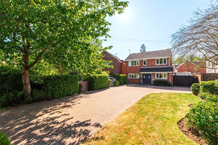 4 Bedroom Detached House For Sale In Wolverton Road, Blakelands, Milton Keynes, Buckinghamshire, MK14
