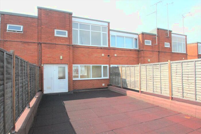 2 Bedroom Flat To Rent In Queens Court, Bishops Walk, Tewkesbury, GL20