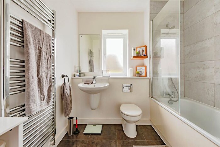 1 Bedroom Flat For Sale In North Road, Crawley, RH10