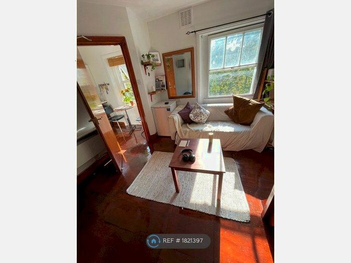 1 Bedroom Flat To Rent In Harrington Square, London, NW1