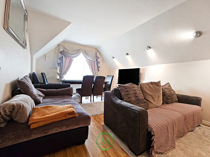 2 Bedroom Flat For Sale In Augusta Court, NW4