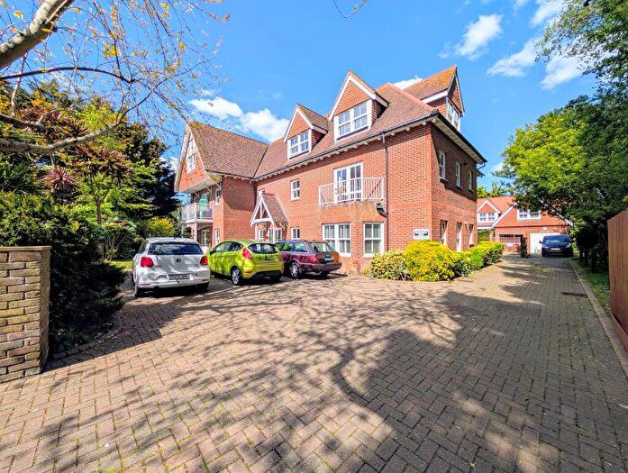 1 Bedroom Flat For Sale In Mill Road, Worthing, BN11