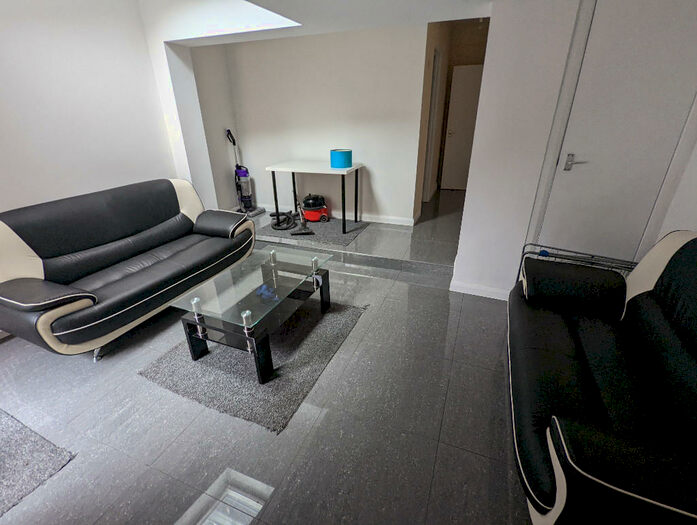 6 Bedroom Terraced House To Rent In Blenheim Road, Reading, Berkshire, RG1