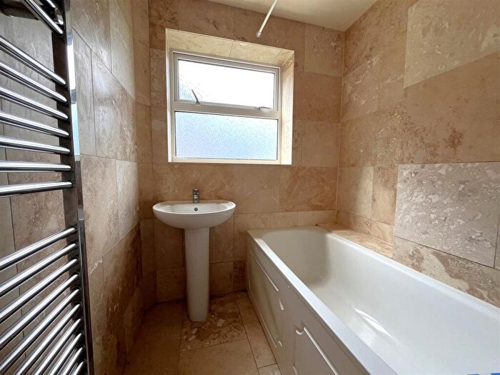 2 Bedroom Apartment For Sale In West Court, Bridport, DT6