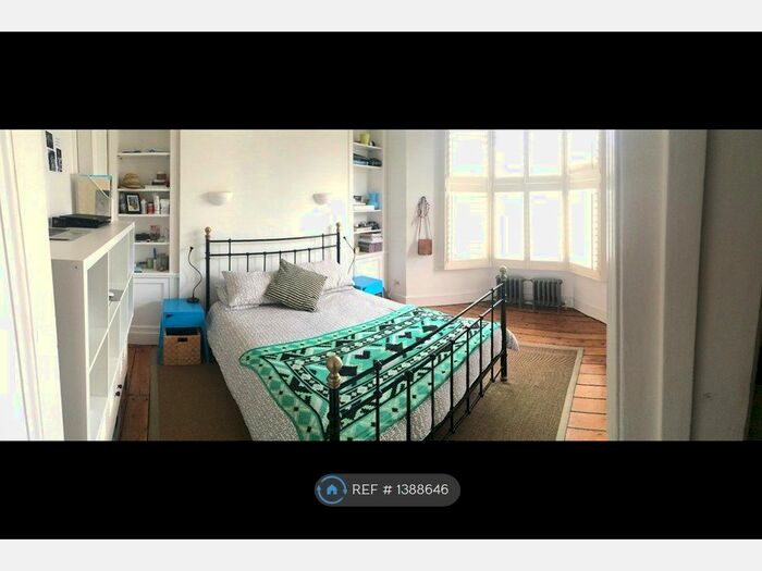 1 Bedroom Flat To Rent In Rectory Grove, Clapham Common, SW4