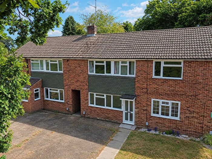 3 Bedroom Property For Sale In Regent Close, Fleet, GU51