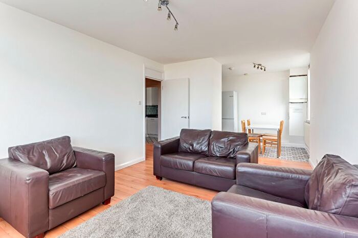 3 Bedroom Flat For Sale In Shepherds Bush Green, Shepherds Bush, London, W12