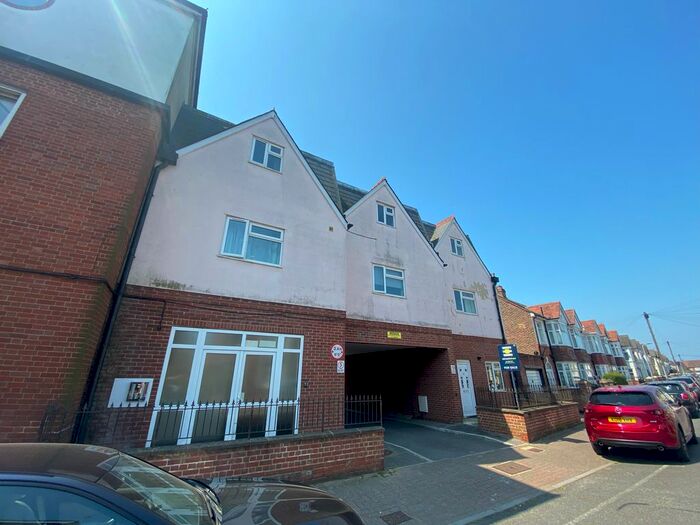 2 Bedroom Flat To Rent In London Road, Portsmouth, PO2