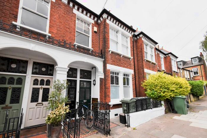 3 Bedroom Flat To Rent In Hambalt Road, London, SW4