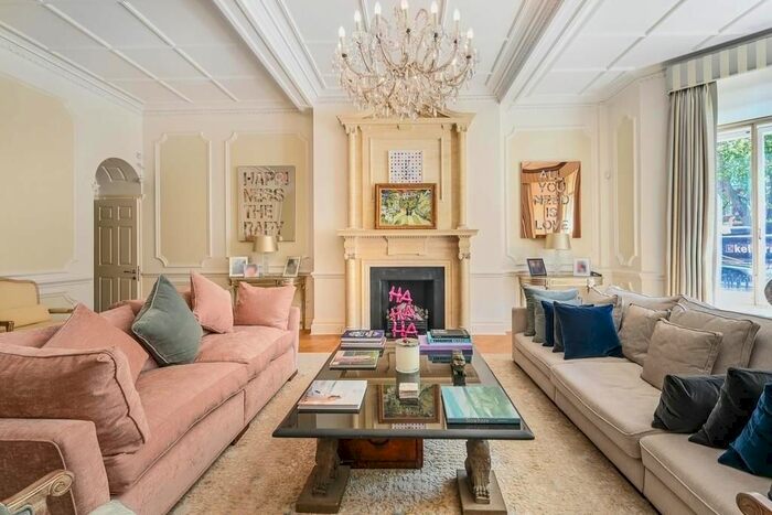 4 Bedroom Flat To Rent In Pont Street, Knightsbridge, SW1X