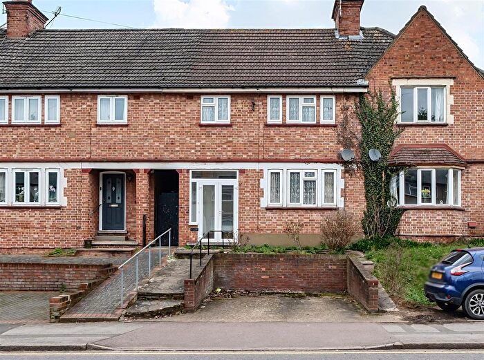 3 Bedroom Terraced House For Sale In Rickmansworth Road, Watford, WD18