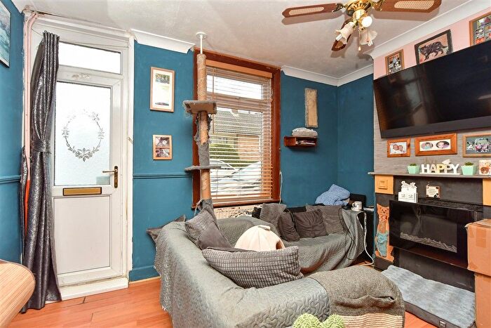 3 Bedroom Terraced House For Sale In Wickham Street, Rochester, Kent, ME1