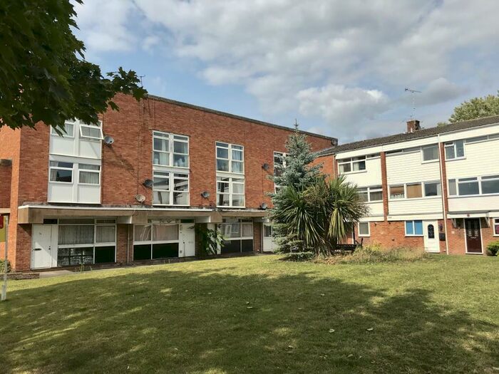 2 Bedroom Maisonette To Rent In Colleton Drive, , Twyford, RG10