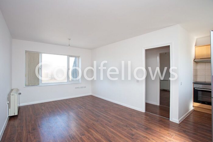 3 Bedroom Flat To Rent In London Road, Mitcham, CR4