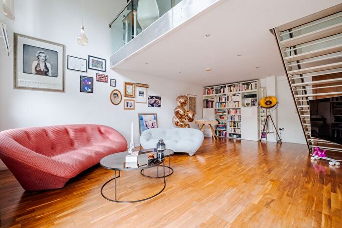 2 Bedroom Flat To Rent In Myddelton Passage, London, EC1R