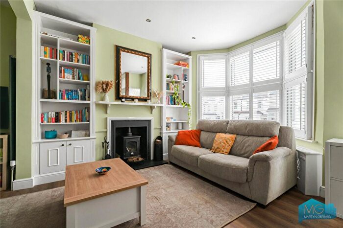 3 Bedroom Terraced House For Sale In Long Lane, London, N3