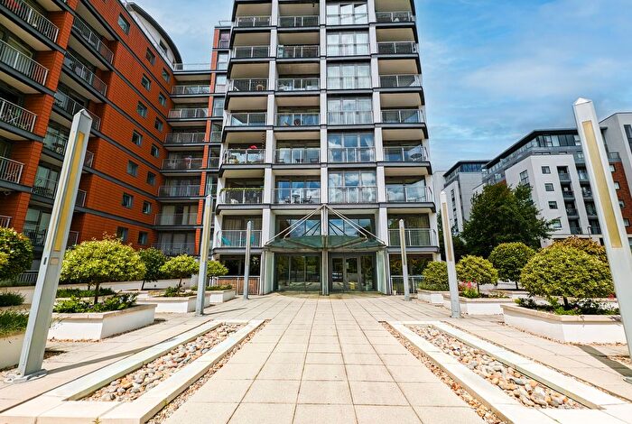 2 Bedroom Flat To Rent In Holland Gardens, Kew Bridge, Brentford, TW8
