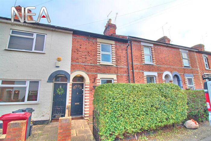 2 Bedroom Terraced House To Rent In Donnington Gardens, Reading, RG1