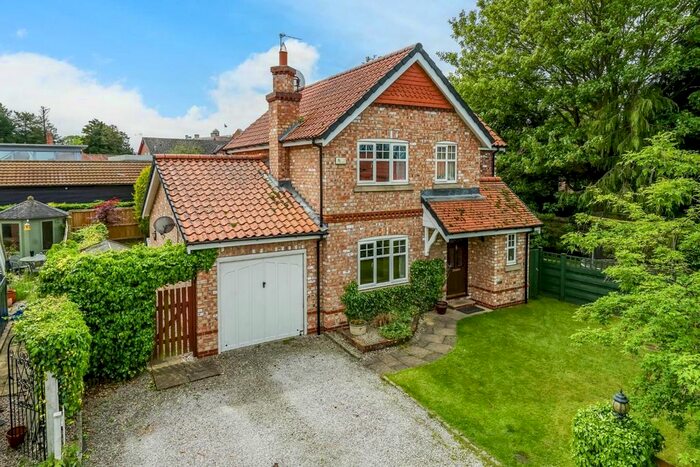 4 Bedroom Detached House For Sale In Carrs Meadow, Escrick, York, YO19